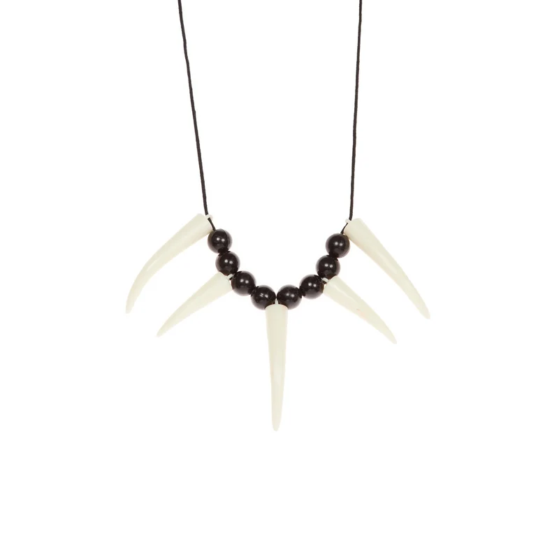 Ketting Met Grote Roofdier Tanden