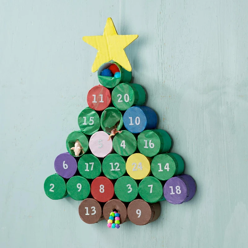 een adventkalender van WC rollen